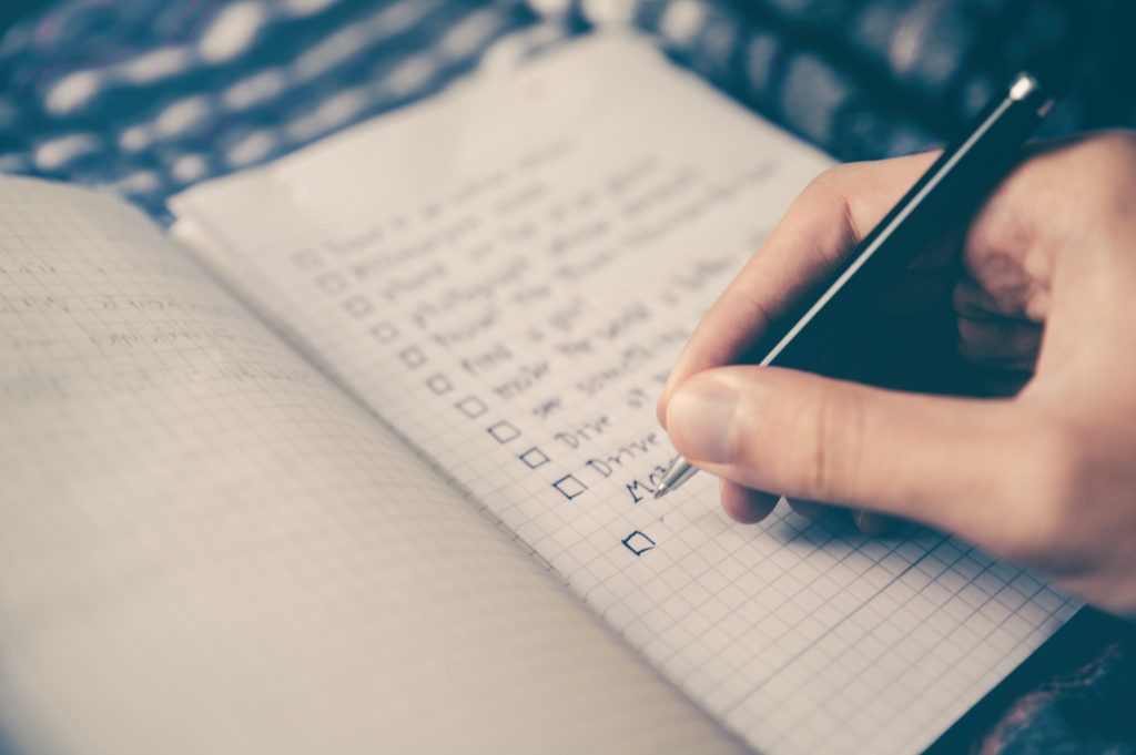 marking what to bring to an interview items off of a checklist